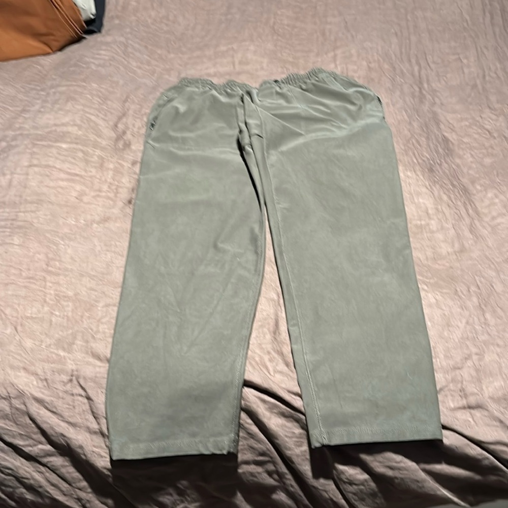 Lululemon pull on utilitech
Size large